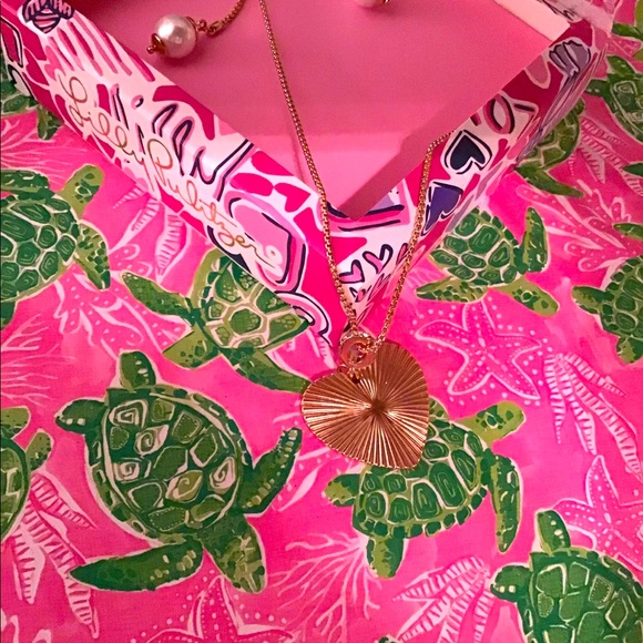 Beautiful Lilly pulitzer heart necklace
